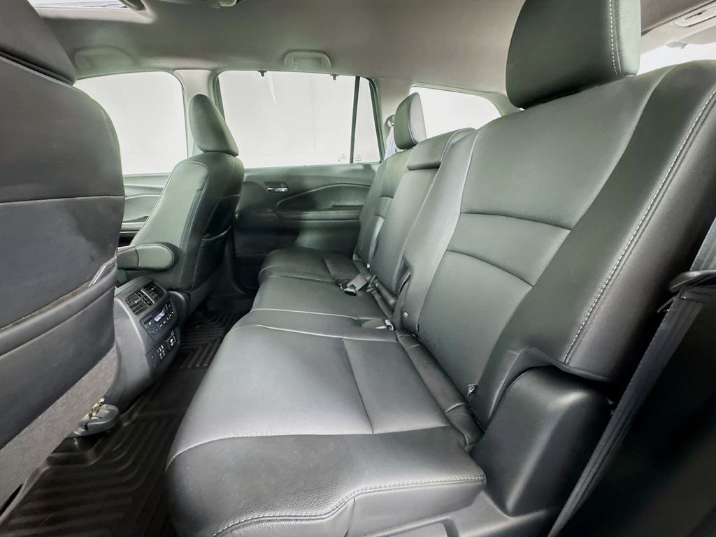 Used Car 2022 Honda Pilot  Touring For Sale Under $35,000 In Austin, Texas