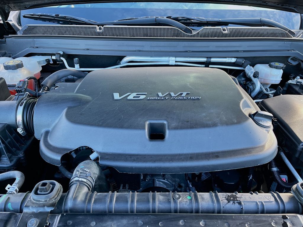 Used 2022 Black Chevrolet ZR2 image 27