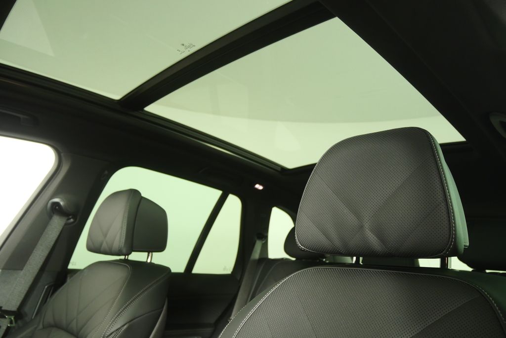 Thumbnail: 2026 BMW X5 - 11
