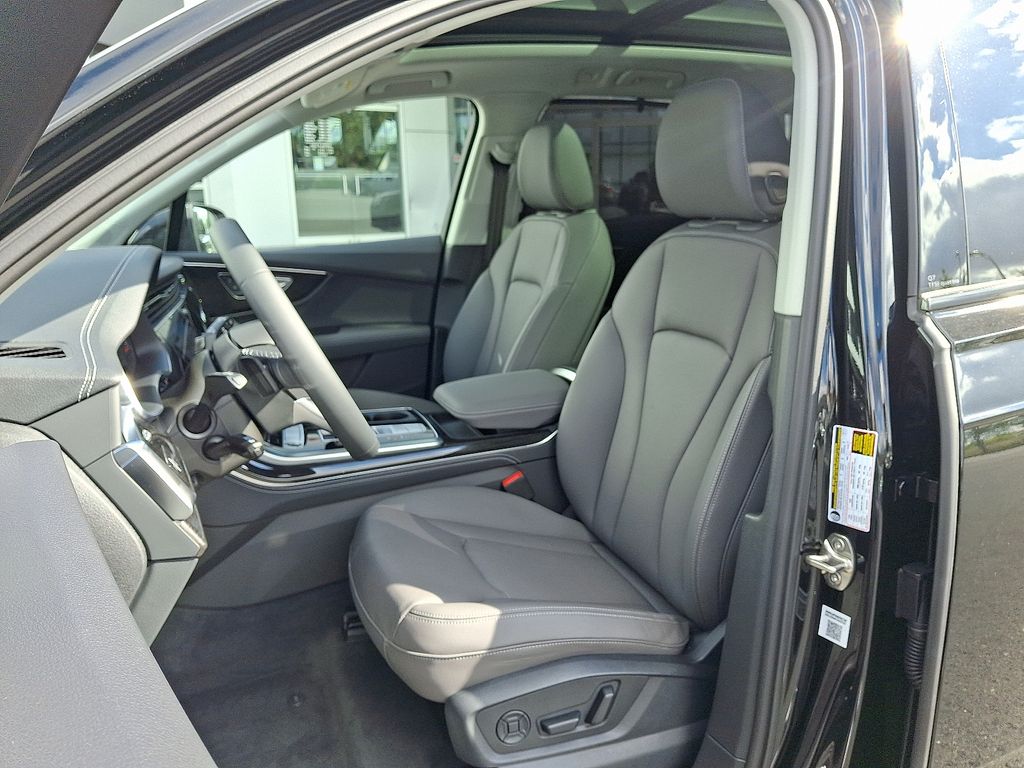 Thumbnail: 2025 Audi Q7 - 10