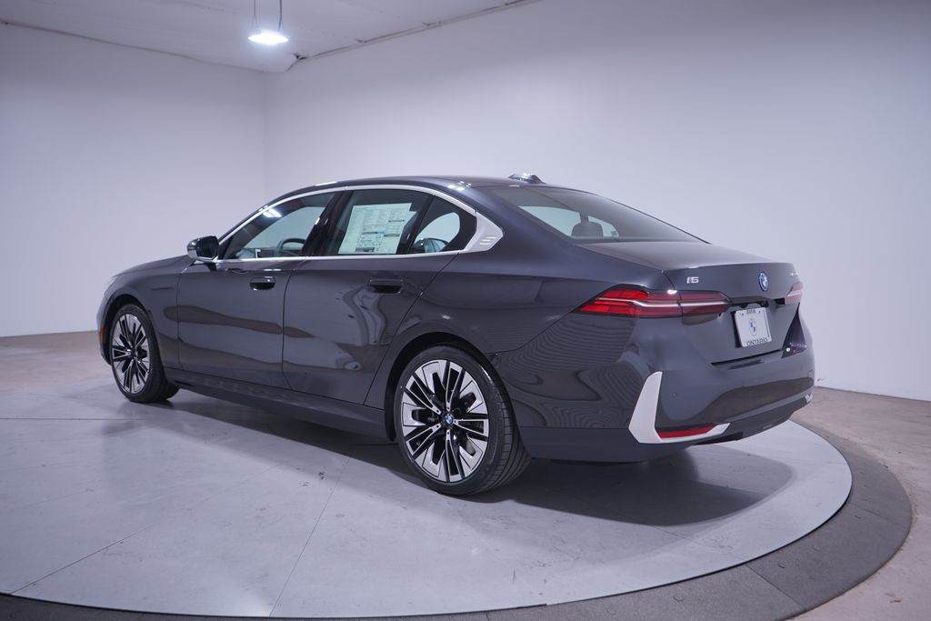 Thumbnail: 2026 BMW i5 - 3