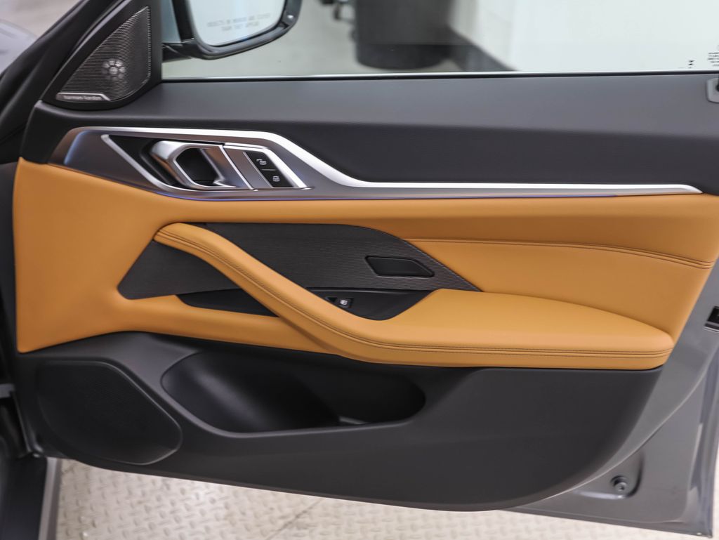 Thumbnail: 2025 BMW i4 - 27