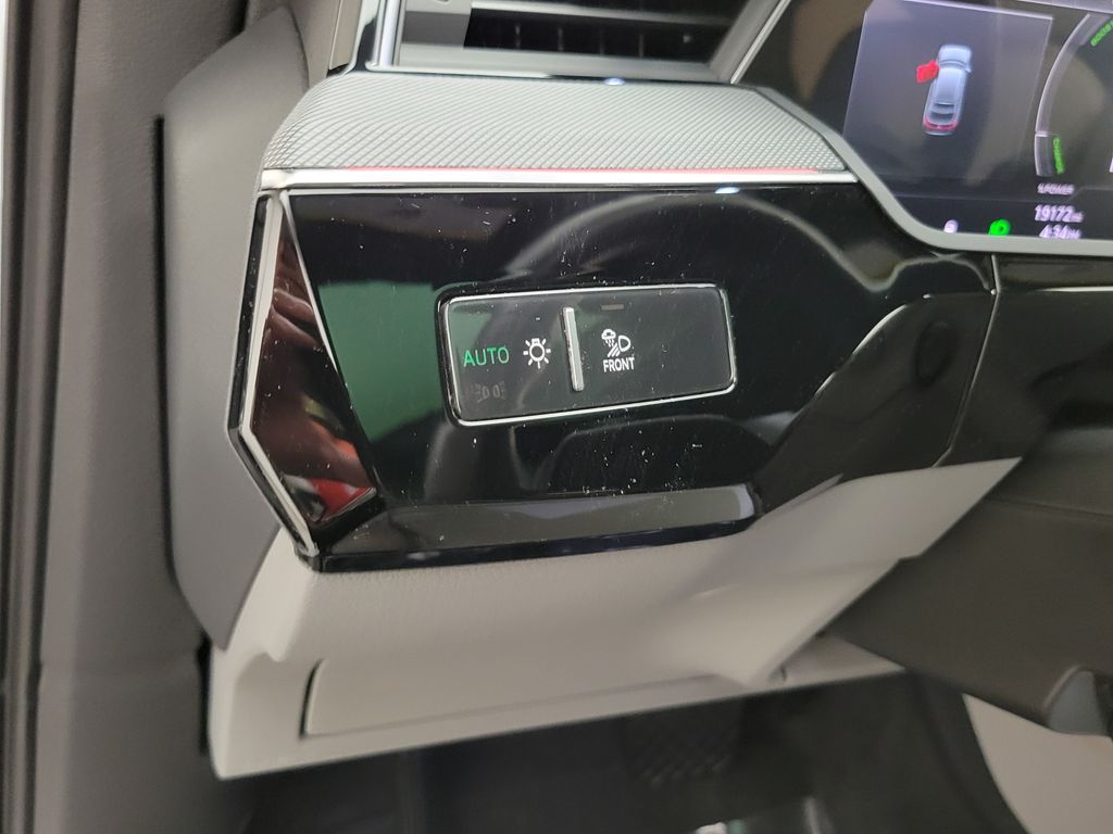 Thumbnail: 2024 Audi Q8 e-tron - 28