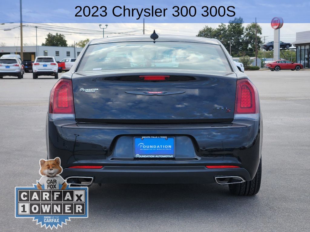 2023 Chrysler 300 S 6