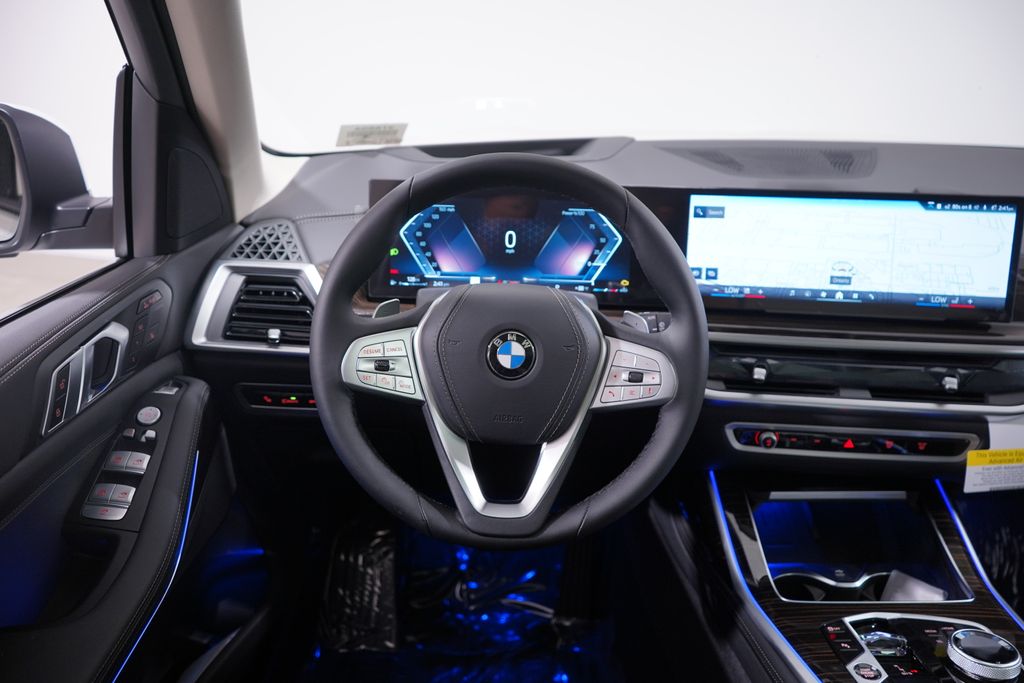 2025 BMW X7 xDrive40i 11