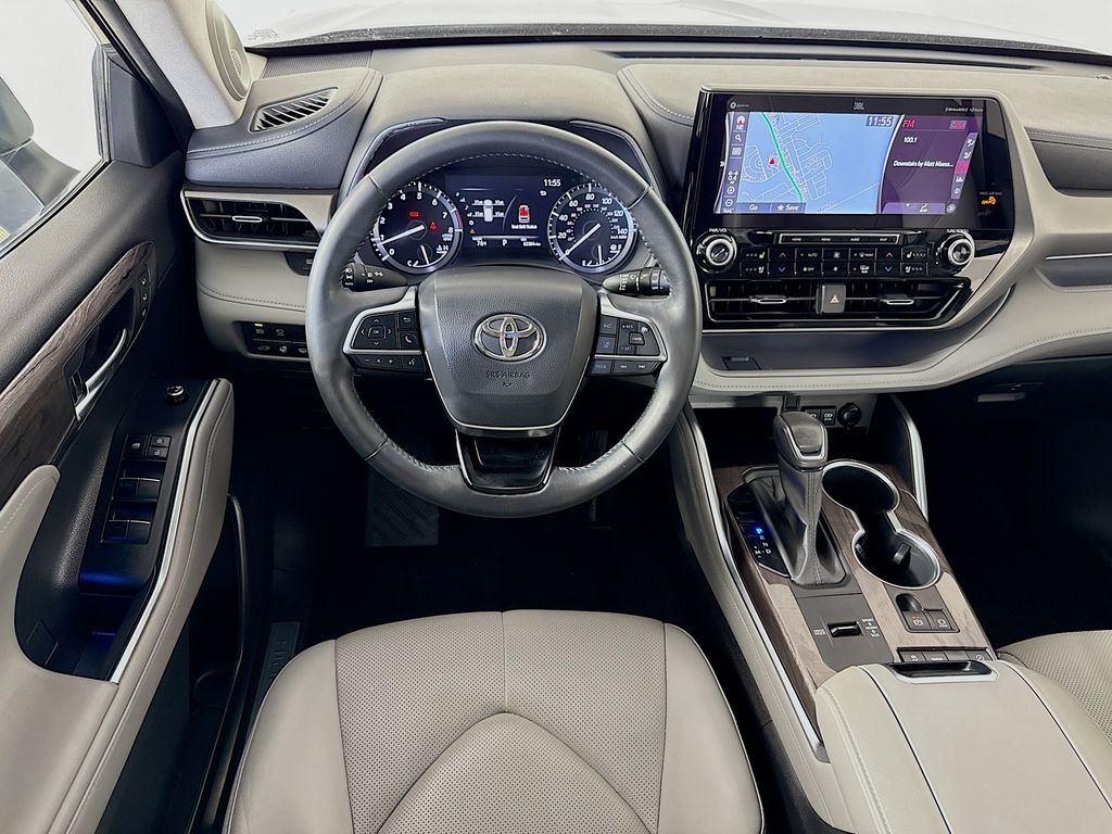 Thumbnail: 2020 Toyota Highlander - 23