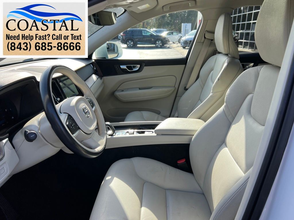 2022 Volvo XC60 B5 Momentum - 9