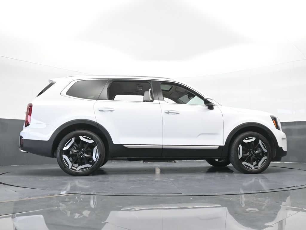 Used 2024 Glacial White Pearl Kia S image 61