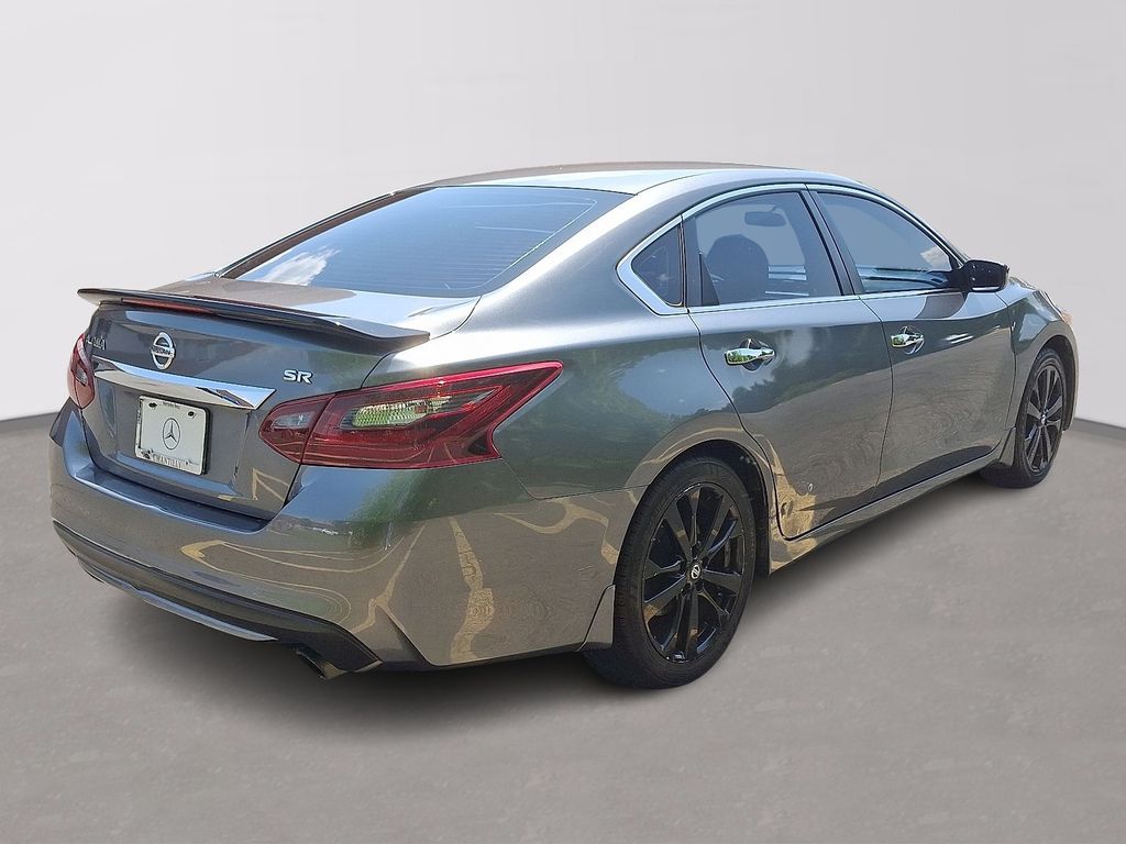 2017 Nissan Altima SR 4