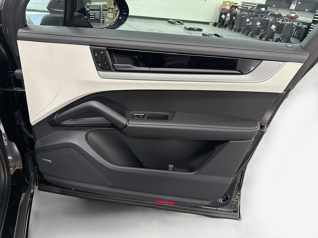 Thumbnail: 2026 Porsche Cayenne - 25