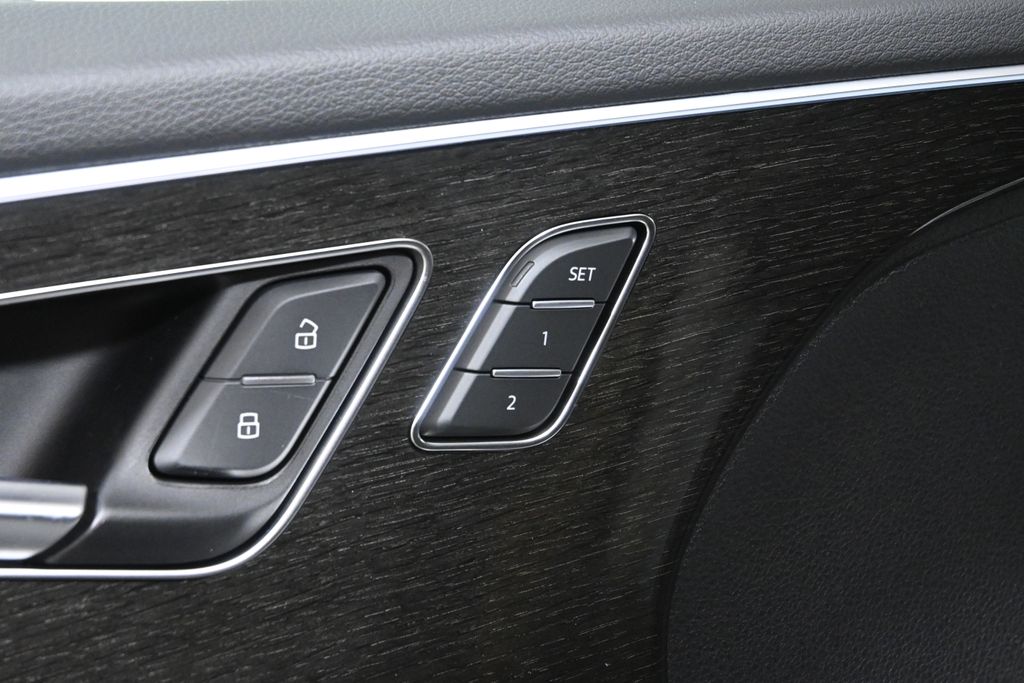 Thumbnail: 2026 Audi Q8 - 24