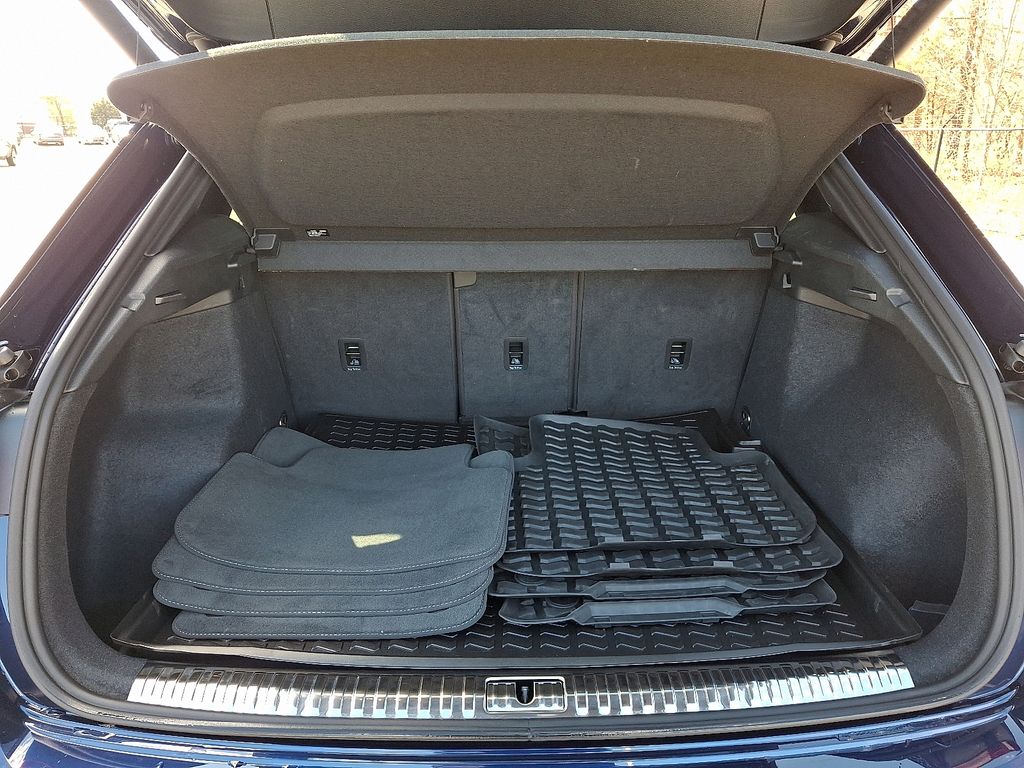 Thumbnail: 2025 Audi Q3 - 29