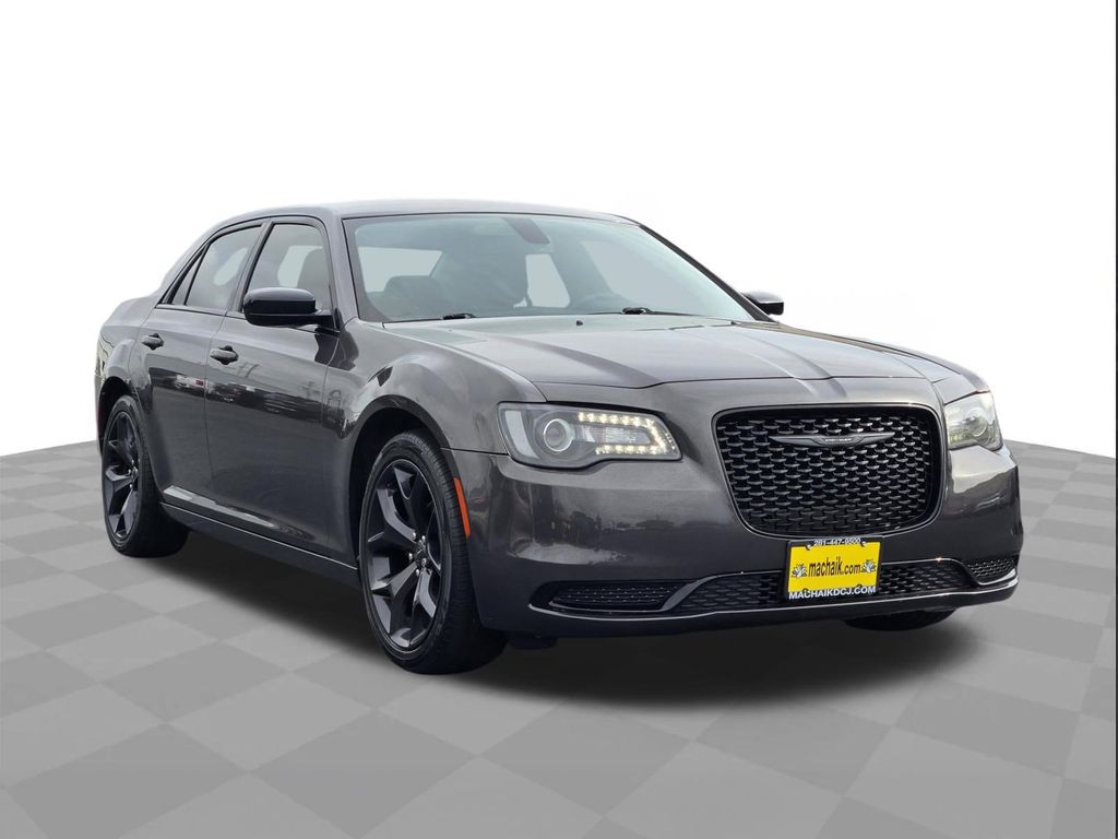 2021 Chrysler 300 Touring Gray at Texan Dodge Chrysler Jeep Ram
