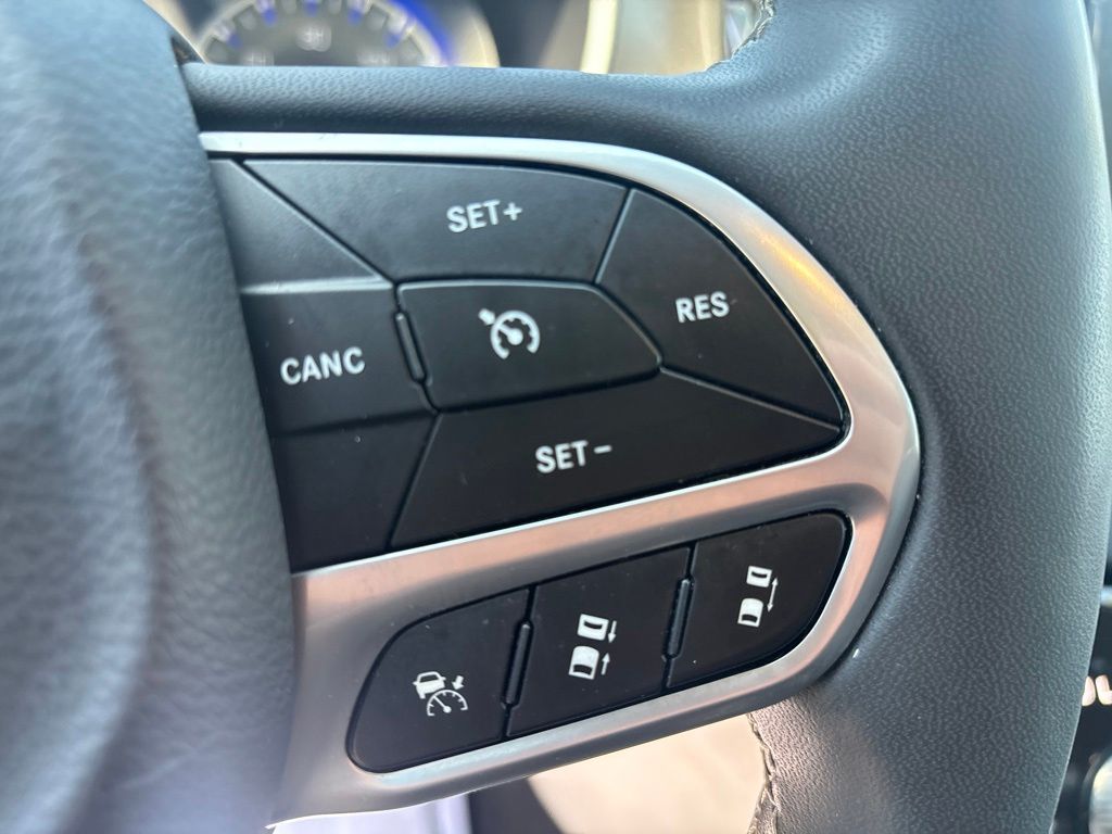 Used 2023 Chrysler Pacifica Van
