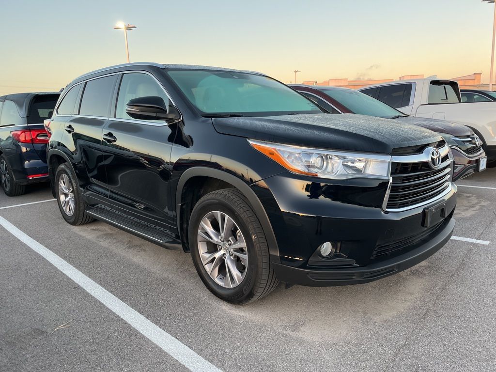 Thumbnail: 2015 Toyota Highlander - 2