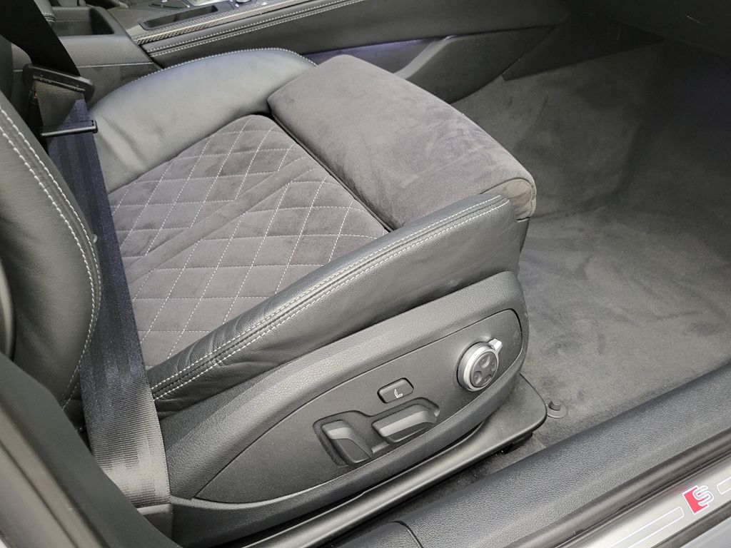 Thumbnail: 2019 Audi S4 - 12