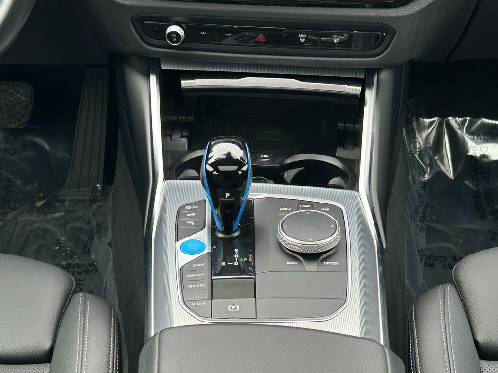 Thumbnail: 2023 BMW i4 - 27