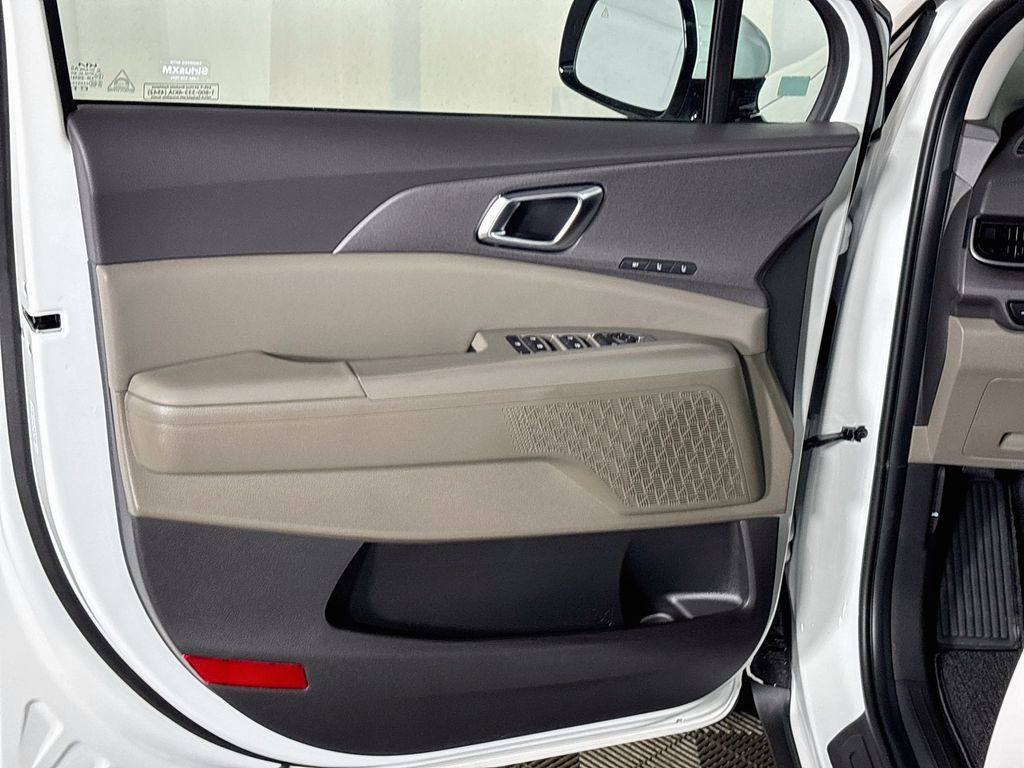 2027 Kia Carnival Hybrid EX