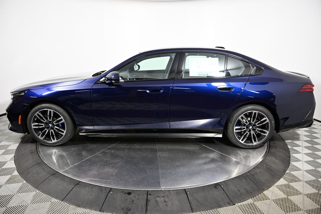 Thumbnail: 2026 BMW 5 Series - 2