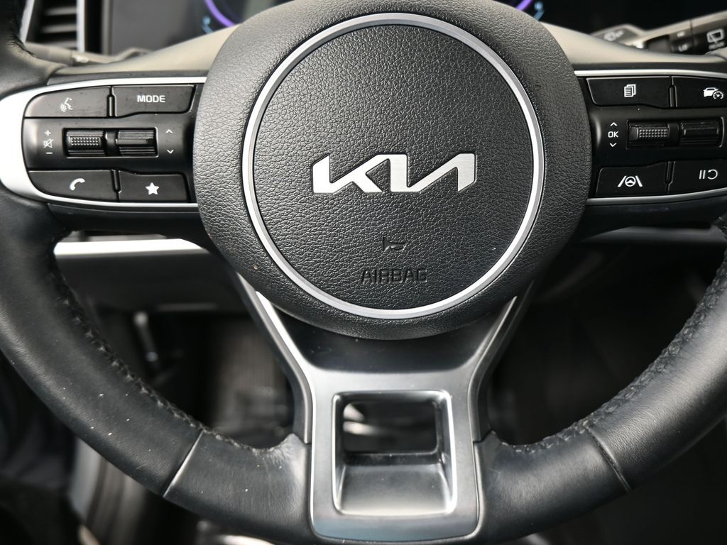 Used 2025 Everlasting Silver Kia EX image 33