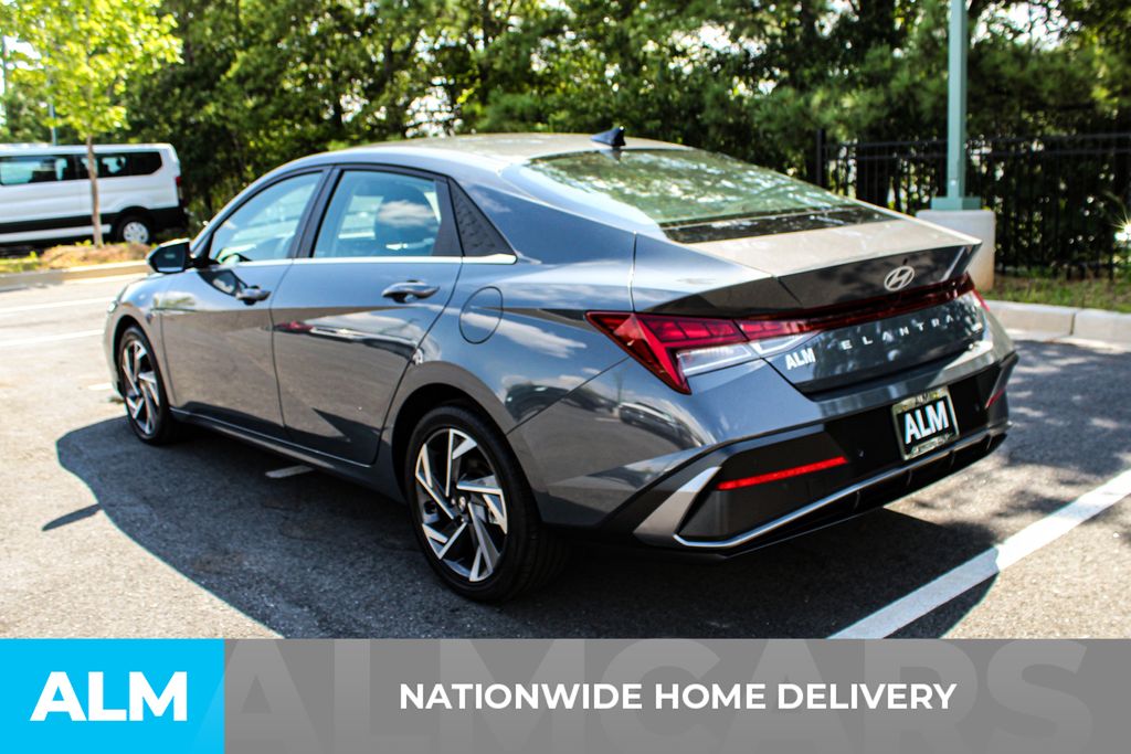 2024 Hyundai Elantra Hybrid Limited photo 3