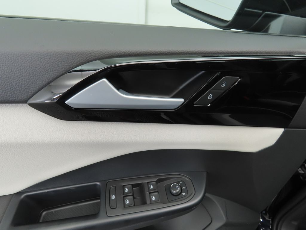 Thumbnail: 2025 Volkswagen Taos - 23