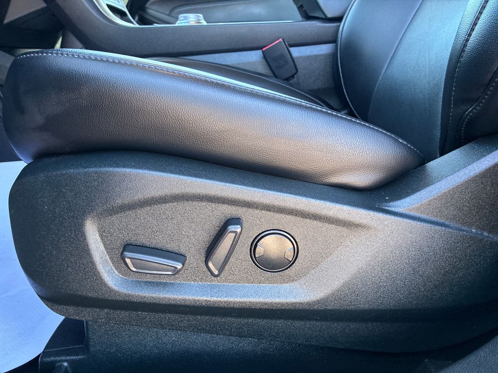 2022 Ford Edge Titanium - 10
