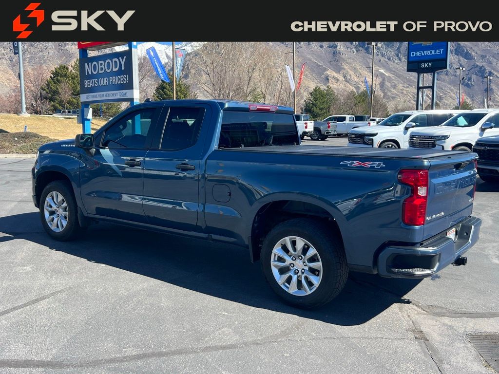 View vehicle photo 5