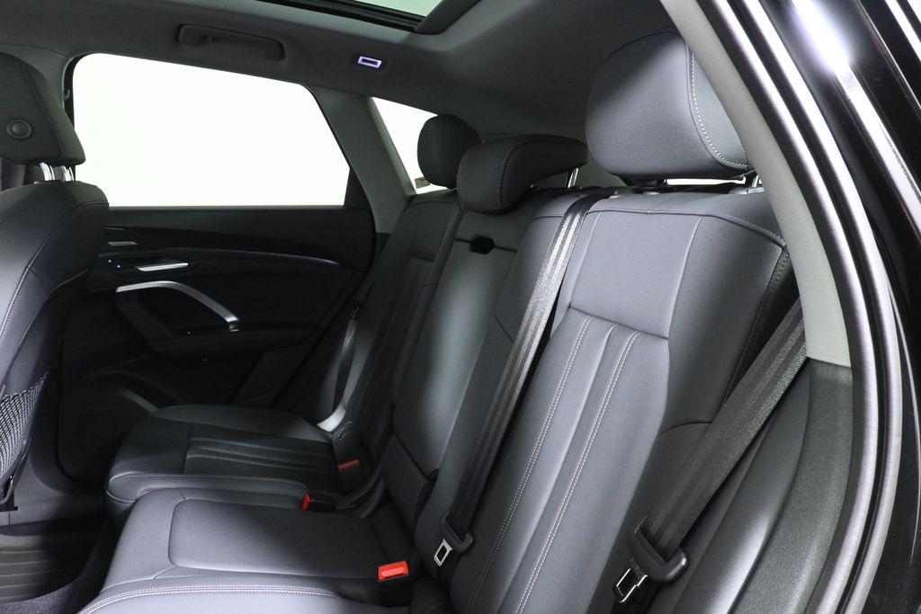 Thumbnail: 2026 Audi Q5 - 4