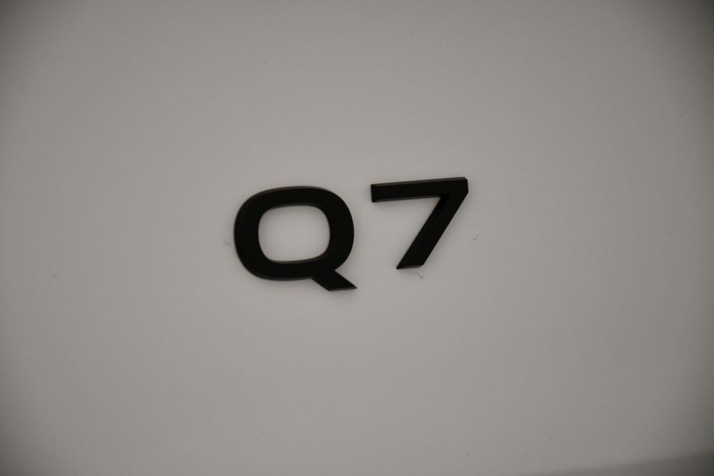 Thumbnail: 2026 Audi Q7 - 9