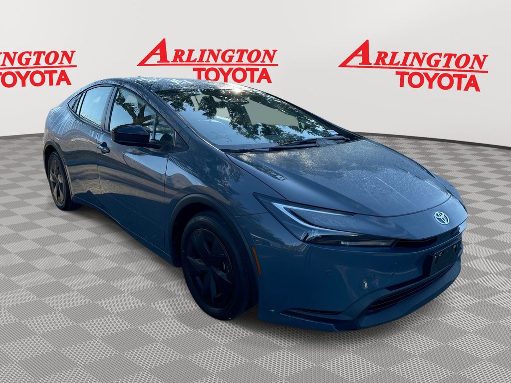 2025 Toyota Prius LE's photo