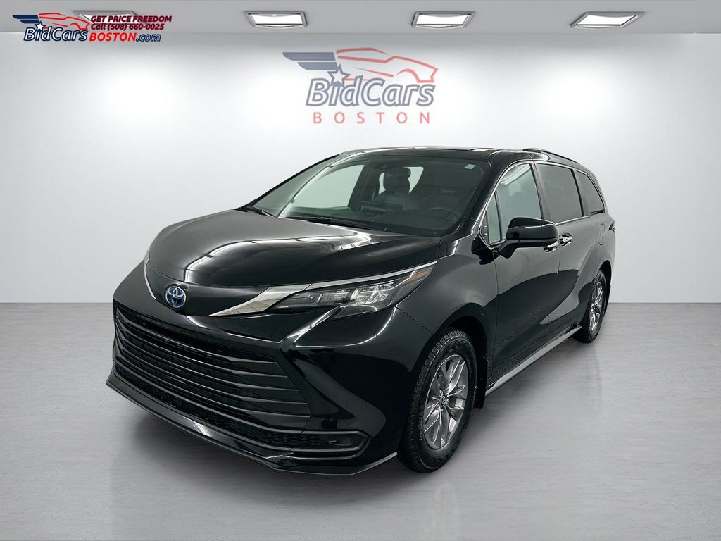 Black 2025 Toyota Sienna XLE 8-Passenger FWD Minivan Front-Wheel Drive Continuously Variable Transmission