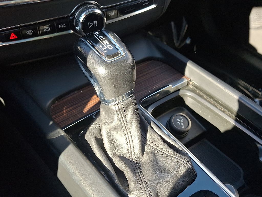 Thumbnail: 2021 Volvo XC60 - 15