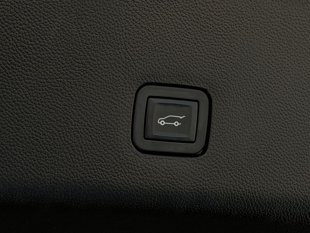 Used 2020 Chevrolet Traverse SUV