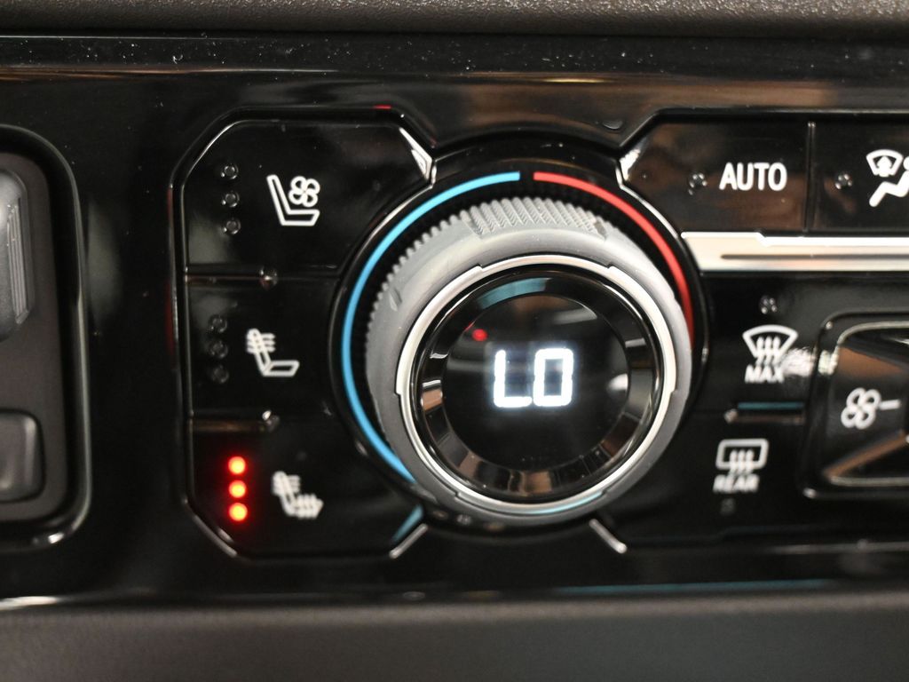 Used 2025 Black Chevrolet High Country image 30