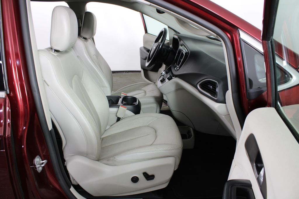 Used 2019 Chrysler Pacifica for sale in 
