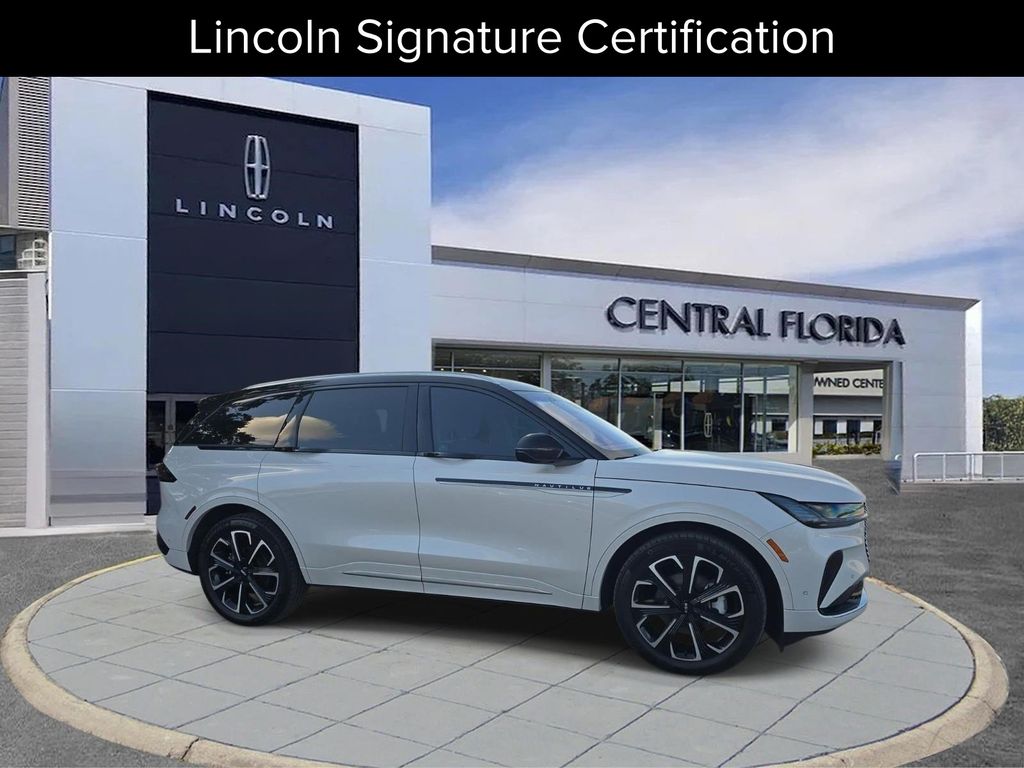 White Platinum Clearcoat Metallic 2024 Lincoln Nautilus SUV / Crossover All-Wheel Drive 8-Speed Automatic