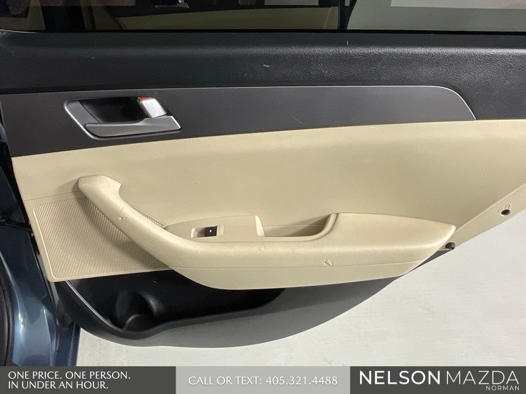 Used 2016 Blue Hyundai Base image 22