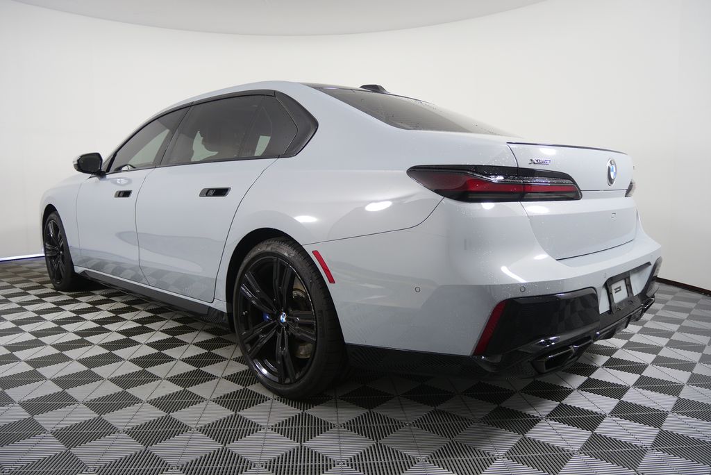 Thumbnail: 2023 BMW 7 Series - 6