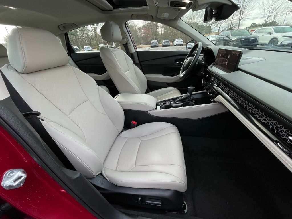 Thumbnail: 2023 Honda Accord - 32