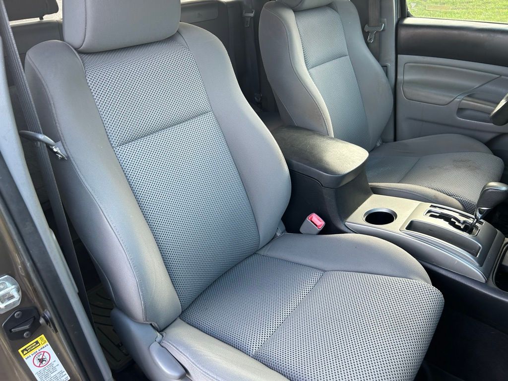 Thumbnail: 2012 Toyota Tacoma - 15