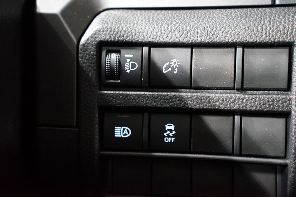 Thumbnail: 2025 Toyota Tacoma - 25