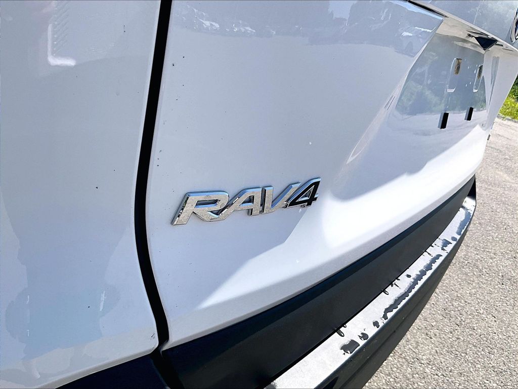 2023 Toyota RAV4 Hybrid — photo 28