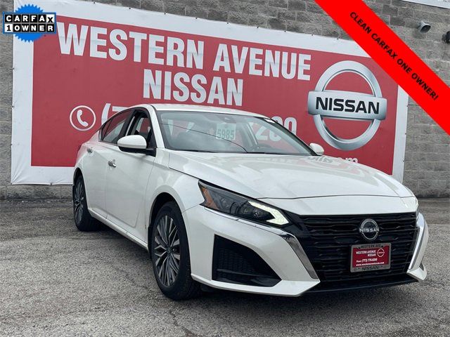 Pearl White Tricoat 2023 Nissan Altima 2.5 SV AWD Sedan All-Wheel Drive Continuously Variable Transmission