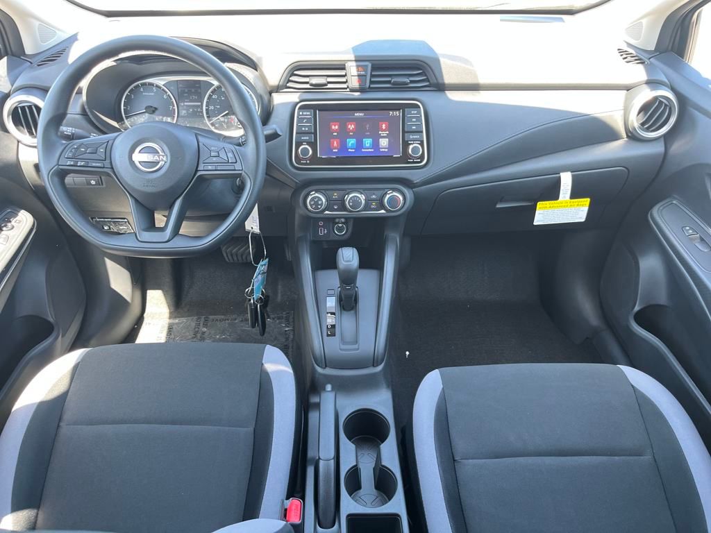 2025 Nissan Versa 1.6 S photo