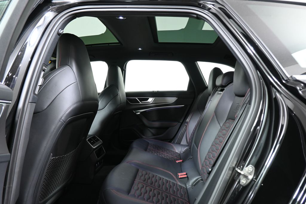 Thumbnail: 2021 Audi RS 6 - 6