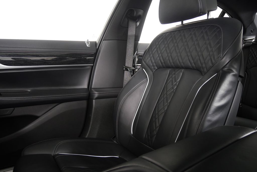 Thumbnail: 2022 BMW 7 Series - 28