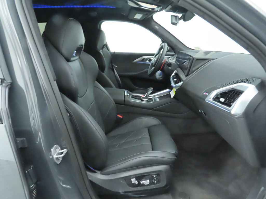 2025 BMW XM  21