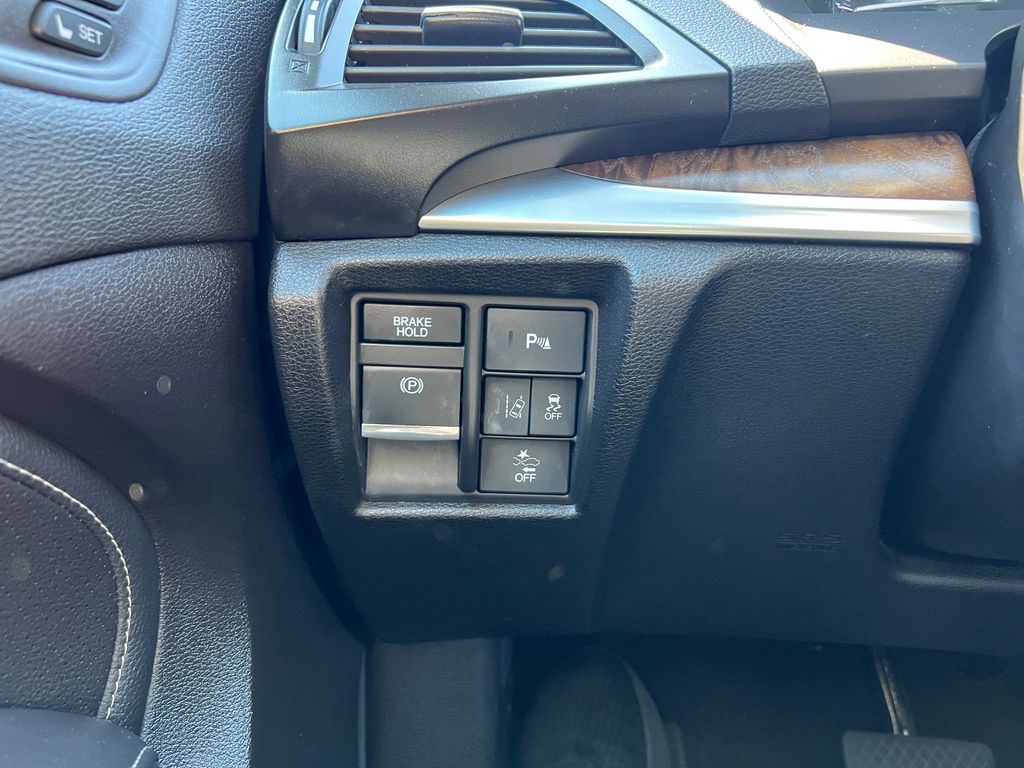 Thumbnail: 2019 Acura MDX - 17