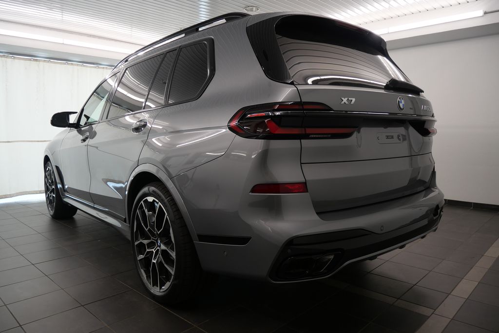 2025 BMW X7 M60i 5